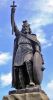 Deze foto toont het bronzen standbeeld van Alfred de Grote in Winchester.